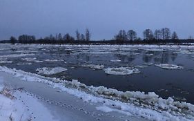 Czerwony Domek na Podlasiu przy lesie